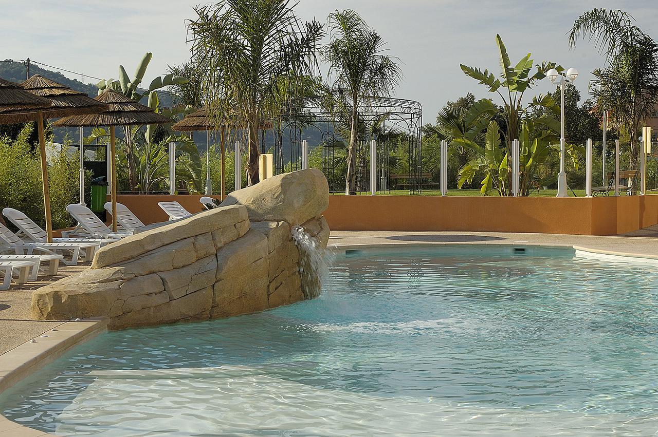 Hotel Lou Castelet การ์โรส ภายนอก รูปภาพ