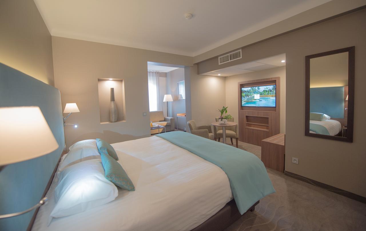 Hotel Lou Castelet การ์โรส ภายนอก รูปภาพ